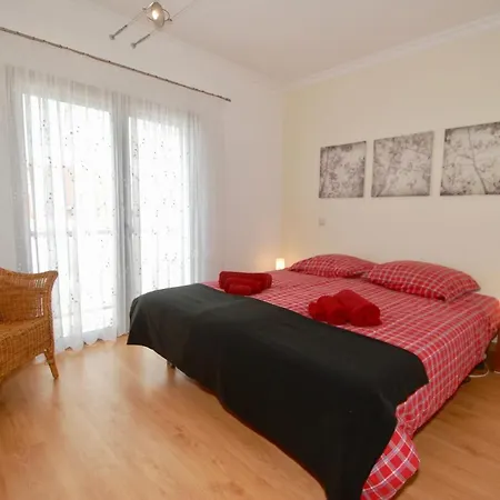 Blue Sky - With Roof Terrace In Apartment Nazare