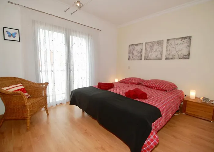 Blue Sky - With Roof Terrace In Apartment Nazare